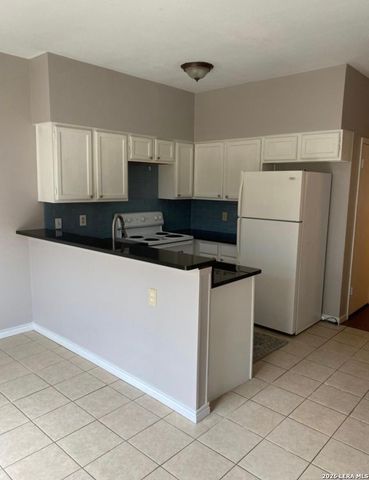 1915 Crossgate Park, San Antonio, TX 78247