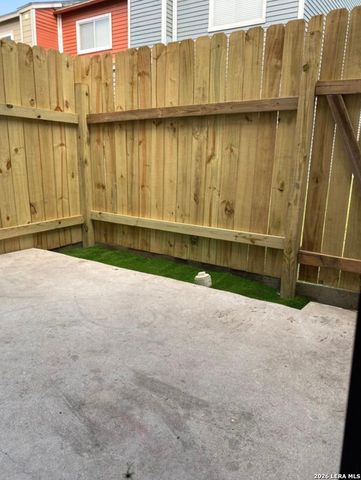 1915 Crossgate Park, San Antonio, TX 78247