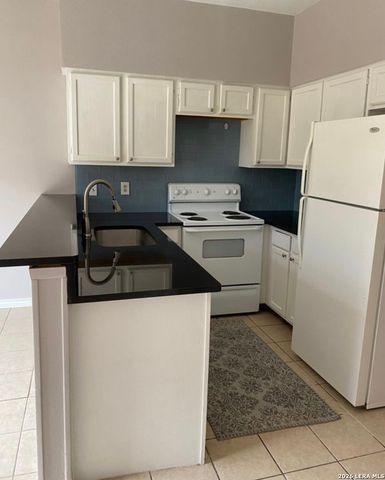 1915 Crossgate Park, San Antonio, TX 78247