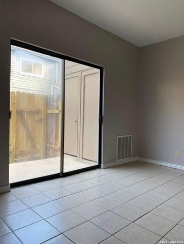 1915 Crossgate Park, San Antonio, TX 78247