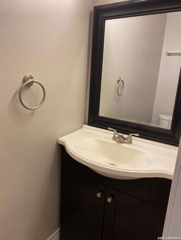 1915 Crossgate Park, San Antonio, TX 78247