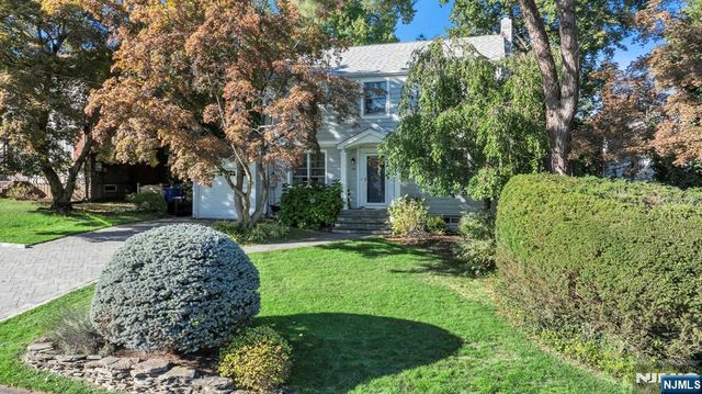 89 Surrey Lane, Tenafly, NJ 07670