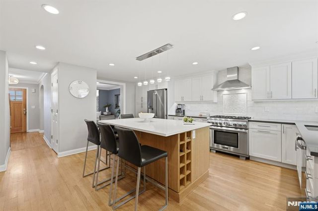 89 Surrey Lane, Tenafly, NJ 07670