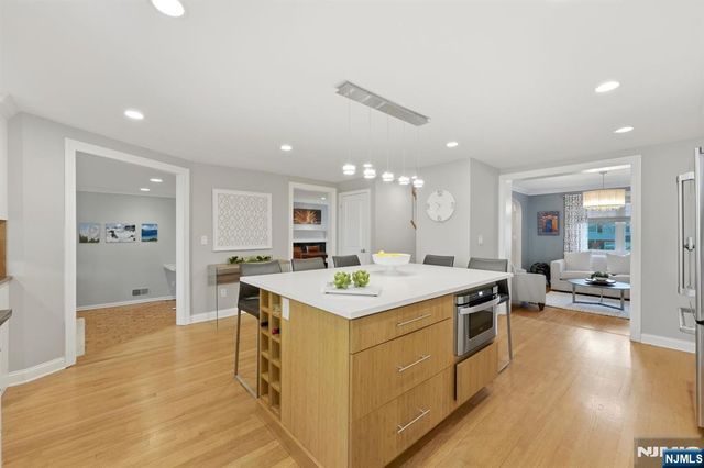 89 Surrey Lane, Tenafly, NJ 07670