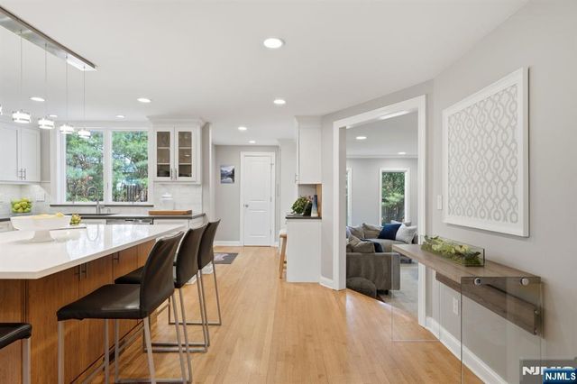 89 Surrey Lane, Tenafly, NJ 07670