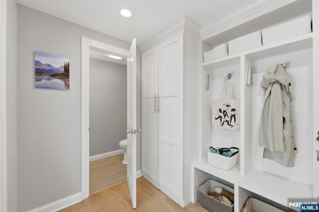 89 Surrey Lane, Tenafly, NJ 07670