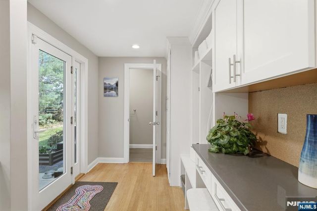89 Surrey Lane, Tenafly, NJ 07670