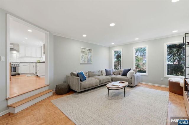 89 Surrey Lane, Tenafly, NJ 07670