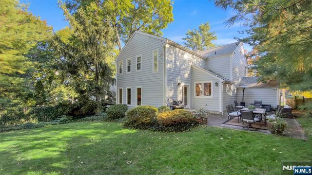 89 Surrey Lane, Tenafly, NJ 07670