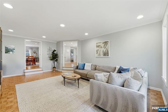 89 Surrey Lane, Tenafly, NJ 07670