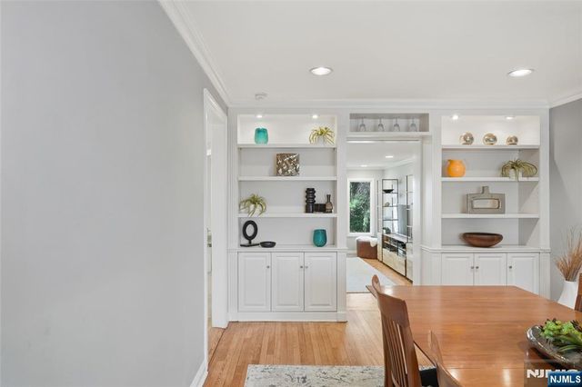 89 Surrey Lane, Tenafly, NJ 07670