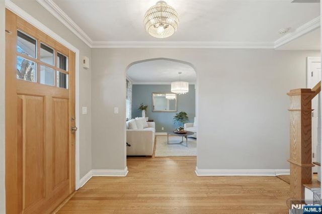 89 Surrey Lane, Tenafly, NJ 07670