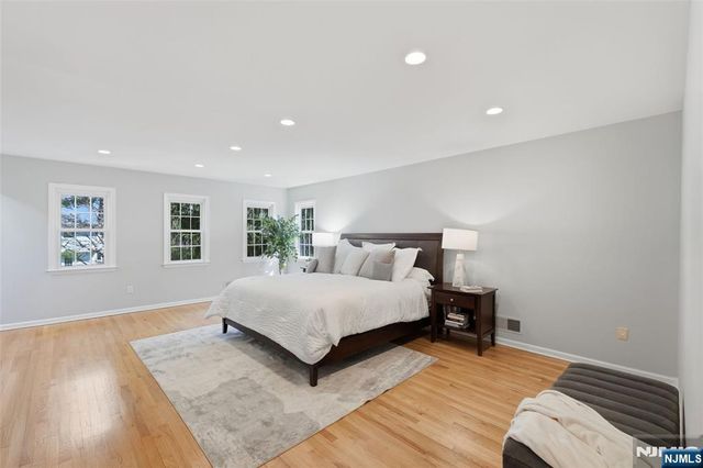 89 Surrey Lane, Tenafly, NJ 07670