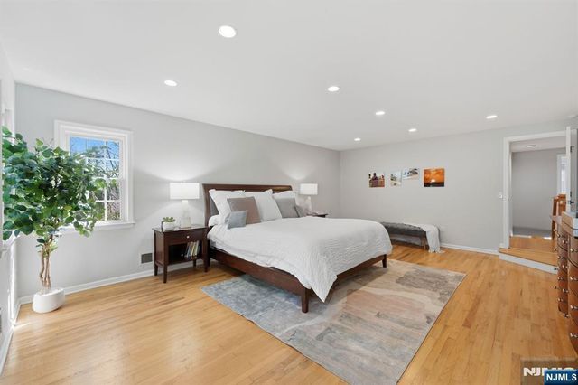 89 Surrey Lane, Tenafly, NJ 07670