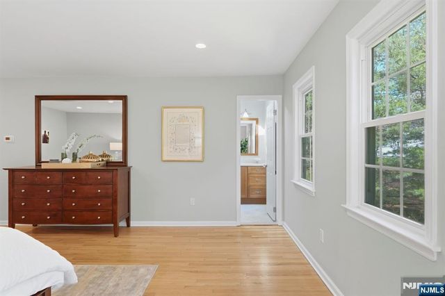 89 Surrey Lane, Tenafly, NJ 07670