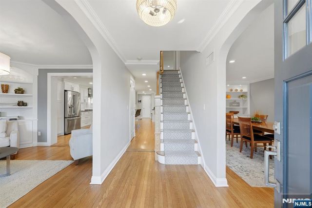 89 Surrey Lane, Tenafly, NJ 07670