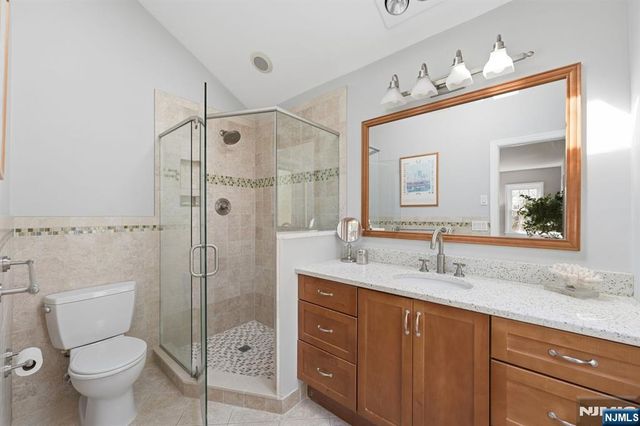 89 Surrey Lane, Tenafly, NJ 07670
