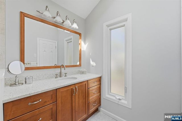 89 Surrey Lane, Tenafly, NJ 07670