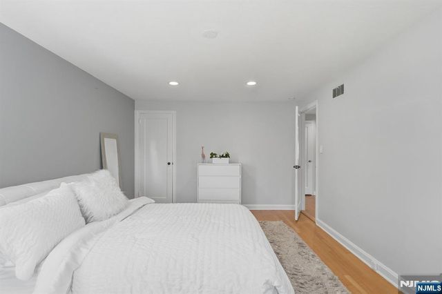 89 Surrey Lane, Tenafly, NJ 07670