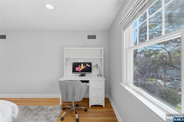 89 Surrey Lane, Tenafly, NJ 07670
