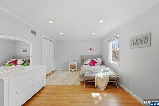 89 Surrey Lane, Tenafly, NJ 07670