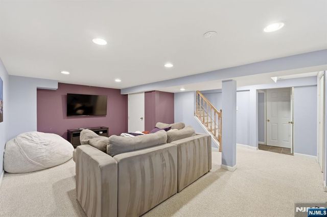 89 Surrey Lane, Tenafly, NJ 07670