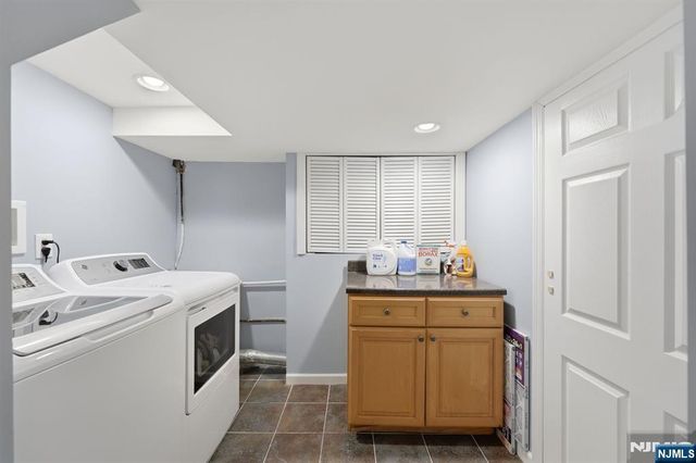 89 Surrey Lane, Tenafly, NJ 07670