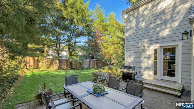 89 Surrey Lane, Tenafly, NJ 07670
