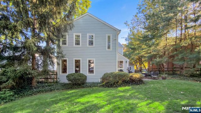 89 Surrey Lane, Tenafly, NJ 07670