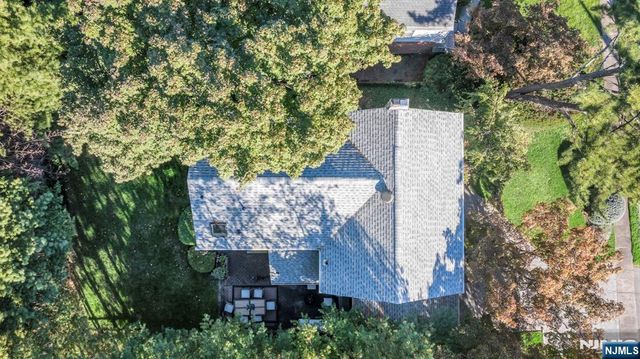 89 Surrey Lane, Tenafly, NJ 07670