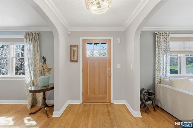 89 Surrey Lane, Tenafly, NJ 07670