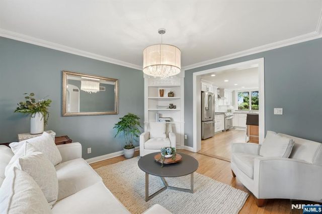 89 Surrey Lane, Tenafly, NJ 07670