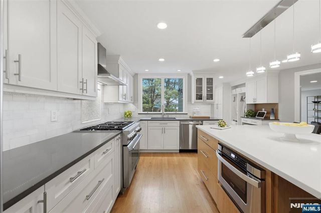 89 Surrey Lane, Tenafly, NJ 07670