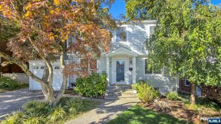 89 Surrey Lane, Tenafly, NJ 07670
