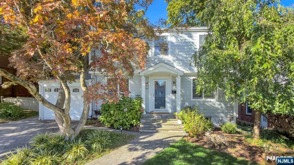 89 Surrey Lane, Tenafly, NJ 07670