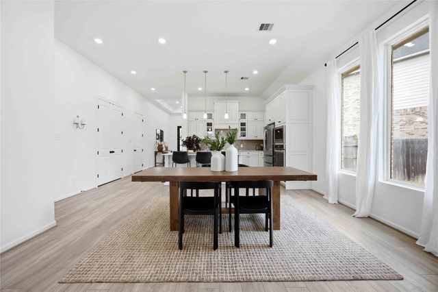 1301 Knollbridge Point Lane, Pinehurst, TX 77362