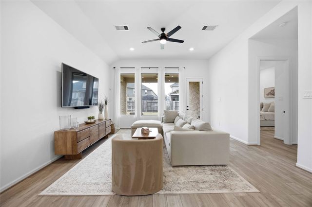 1301 Knollbridge Point Lane, Pinehurst, TX 77362