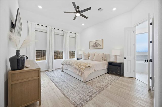 1301 Knollbridge Point Lane, Pinehurst, TX 77362