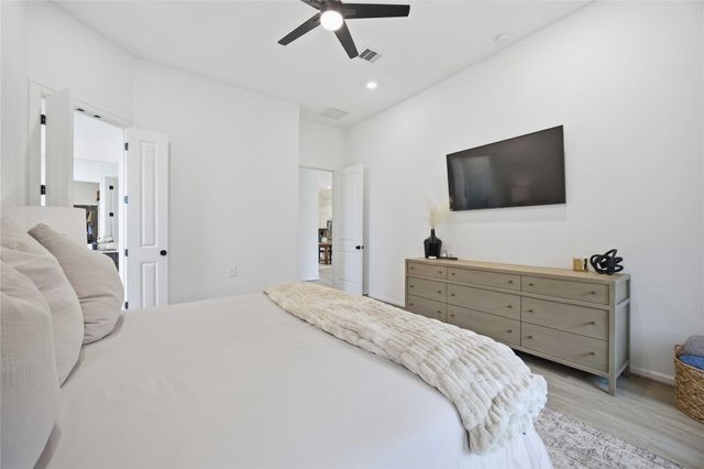 1301 Knollbridge Point Lane, Pinehurst, TX 77362