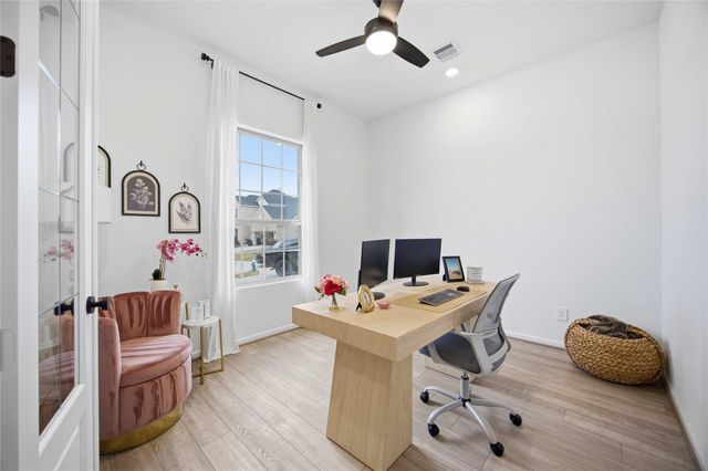 1301 Knollbridge Point Lane, Pinehurst, TX 77362