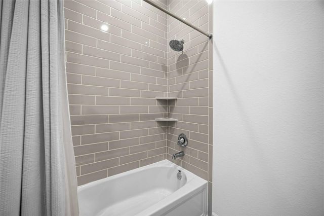 1301 Knollbridge Point Lane, Pinehurst, TX 77362