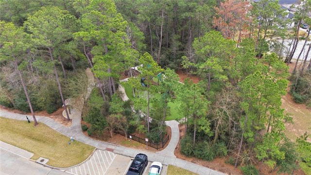 1301 Knollbridge Point Lane, Pinehurst, TX 77362