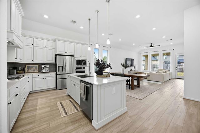 1301 Knollbridge Point Lane, Pinehurst, TX 77362