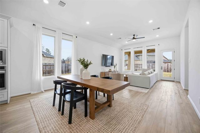 1301 Knollbridge Point Lane, Pinehurst, TX 77362