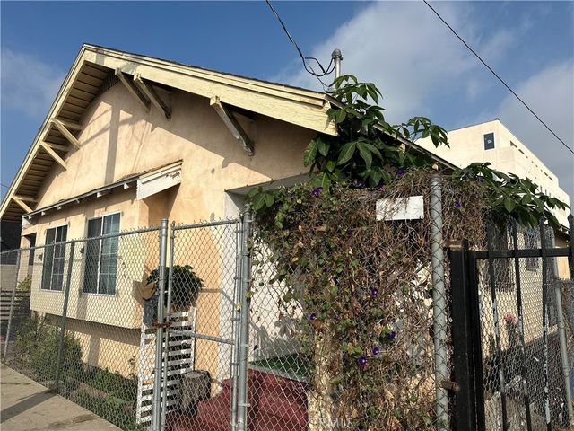 731 W 54th, Los Angeles, CA 90037