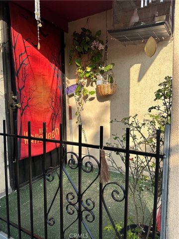 731 W 54th, Los Angeles, CA 90037