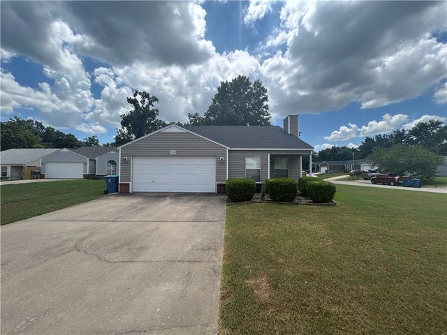 2908 NE 16th Street, Bentonville, AR 72712