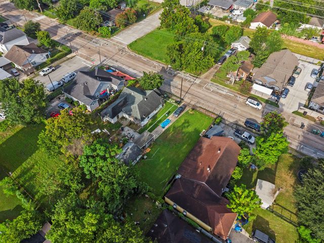 5604 Elysian Street, Houston, TX 77009