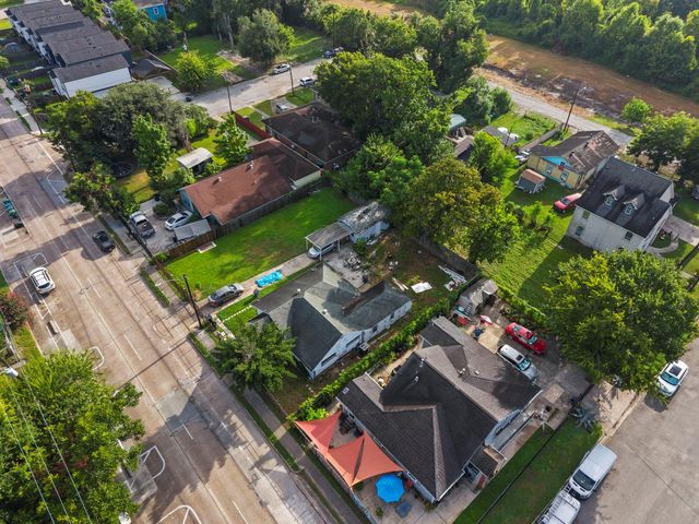 5604 Elysian Street, Houston, TX 77009