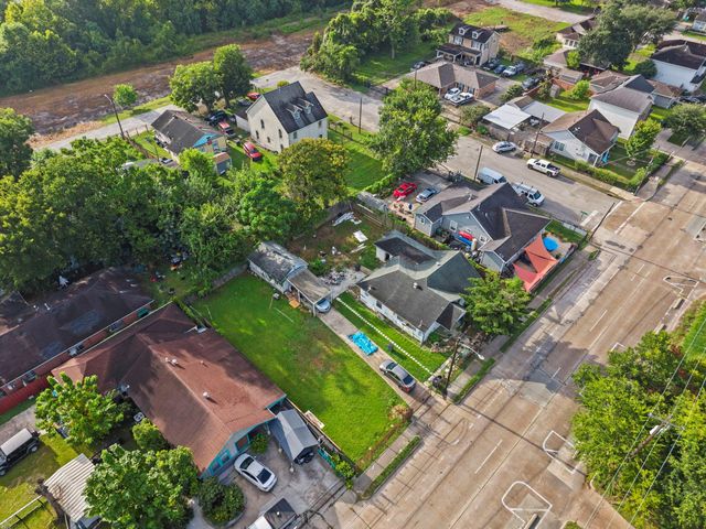 5604 Elysian Street, Houston, TX 77009